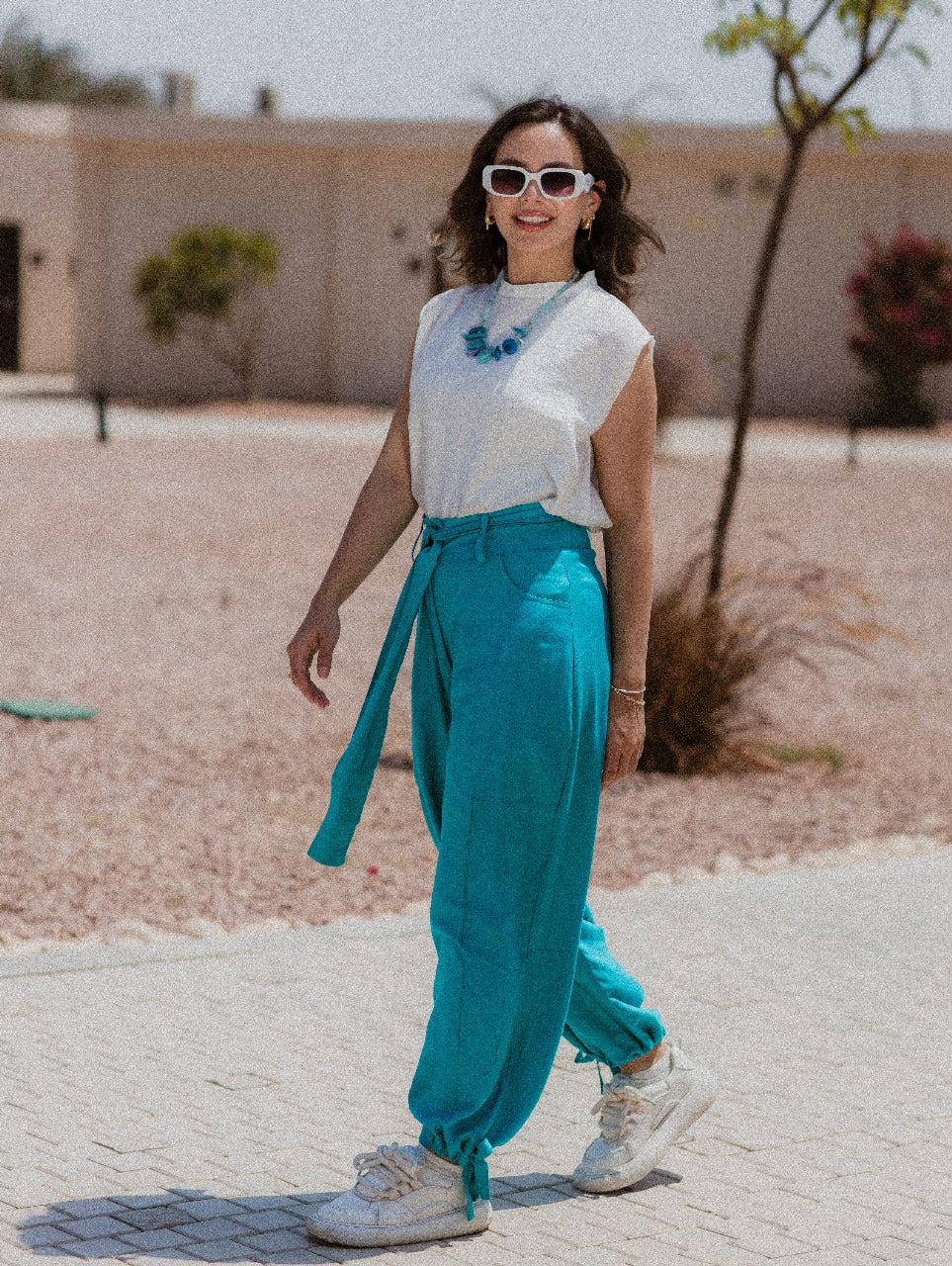 WHITE LINEN SLEEVELESS BASIC