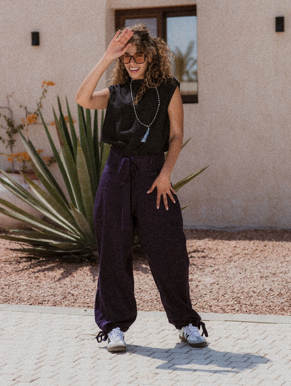 BLACK LINEN SLEEVELESS BASIC