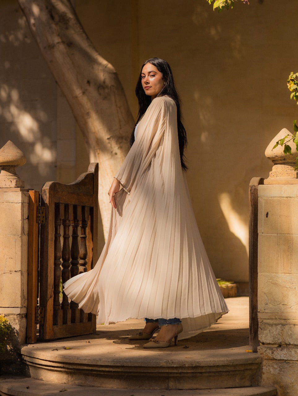 OFF WHITE/BEIGE DOUBLE SIDED PLISSE ABAYA