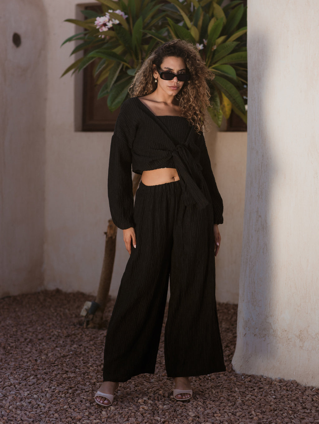 BLACK PLISSE KORESHA BLOUSE