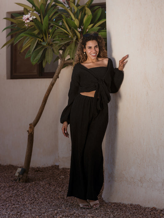BLACK PLISSE KORESHA BLOUSE