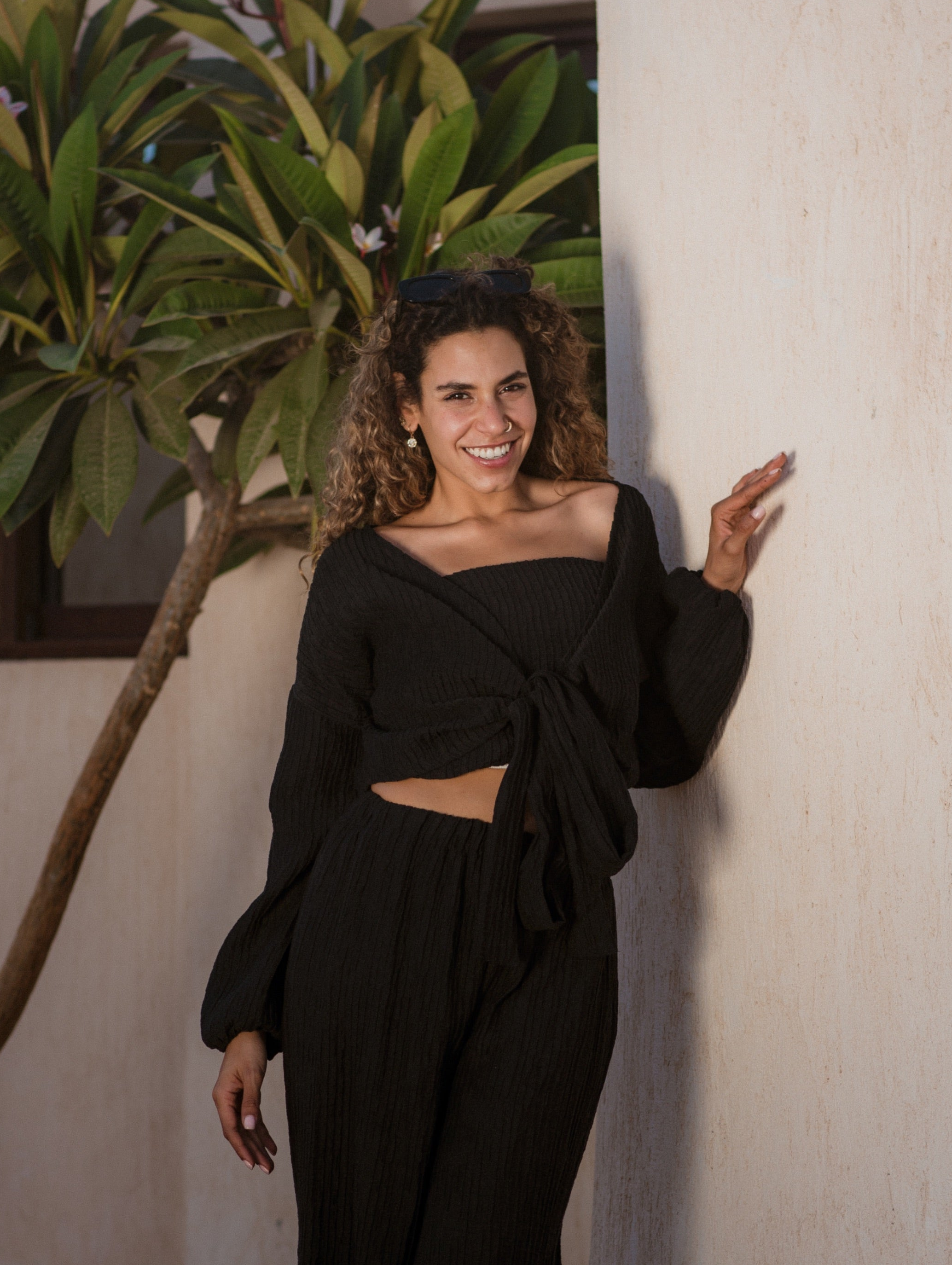 BLACK PLISSE KORESHA BLOUSE