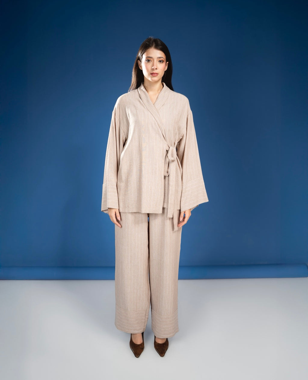 BEIGE LINED LINEN SET