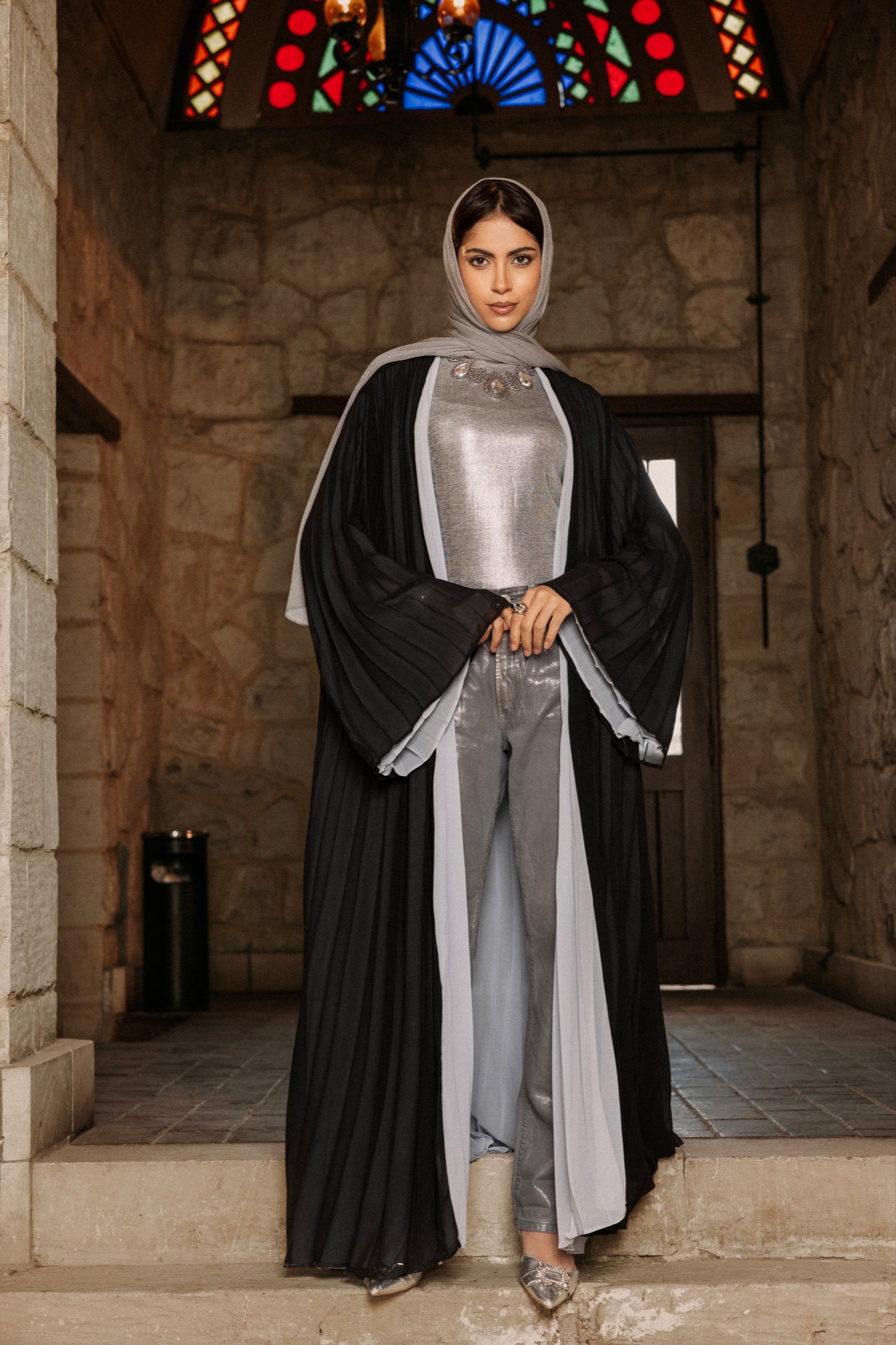 BLACK/GREY DOUBLE SIDED PLISSE ABAYA