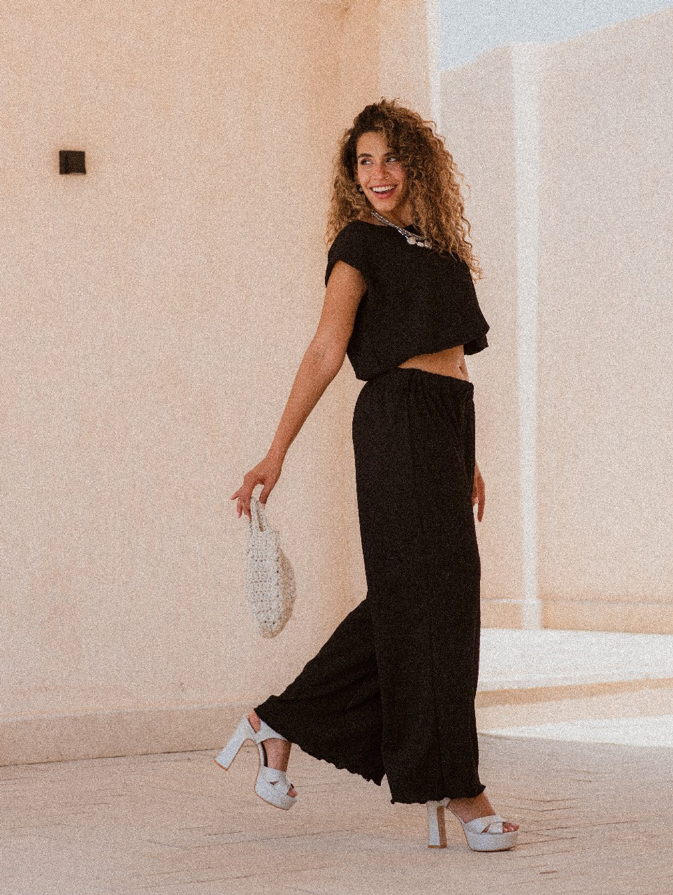 BLACK KORESHA CROP TOP