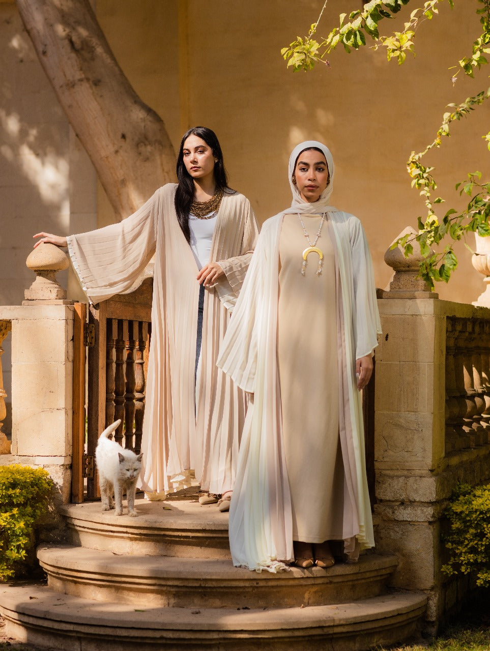 OFF WHITE/BEIGE DOUBLE SIDED PLISSE ABAYA